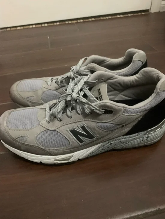 New Balance 991 Light Gray & White Athletic Sneakers - Picture 3 of 10